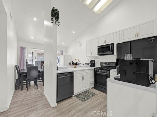 11350 Foothill Boulevard 15, Sylmar (los Angeles) CA 91342