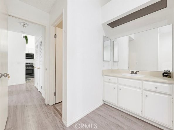 11350 Foothill Boulevard 15, Sylmar (los Angeles) CA 91342
