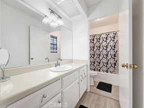 11350 Foothill Boulevard 15, Sylmar (los Angeles) CA 91342
