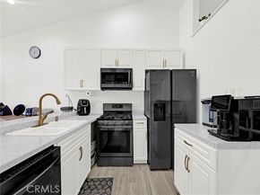 11350 Foothill Boulevard 15, Sylmar (los Angeles) CA 91342