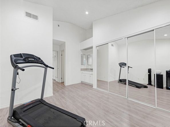 11350 Foothill Boulevard 15, Sylmar (los Angeles) CA 91342