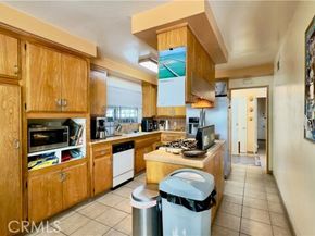 9428 Noble Avenue, North Hills (los Angeles) CA 91343