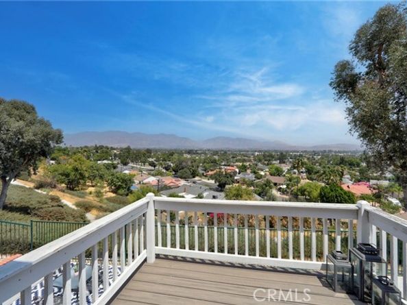 11930 Edgecliff Avenue, Sylmar (los Angeles) CA 91342
