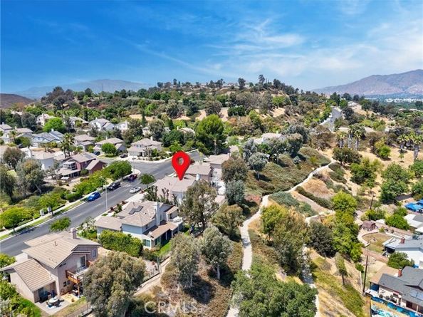 11930 Edgecliff Avenue, Sylmar (los Angeles) CA 91342