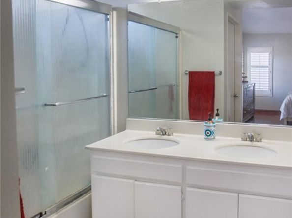11930 Edgecliff Avenue, Sylmar (los Angeles) CA 91342