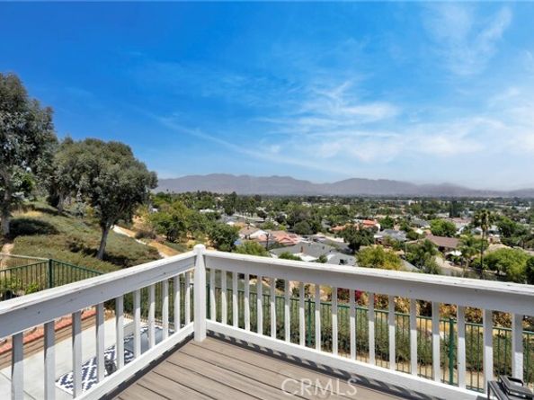 11930 Edgecliff Avenue, Sylmar (los Angeles) CA 91342