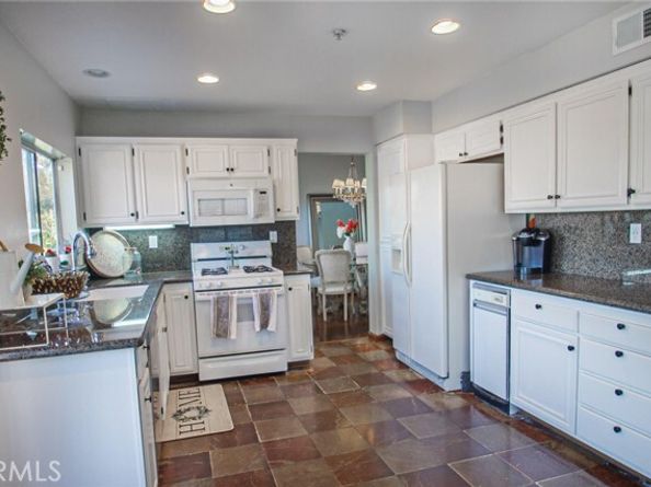 11930 Edgecliff Avenue, Sylmar (los Angeles) CA 91342