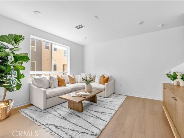 9423 N Sepulveda Blvd. 3, North Hills (los Angeles) CA 91343