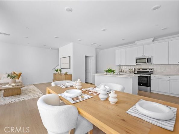 9423 N Sepulveda Blvd. 3, North Hills (los Angeles) CA 91343