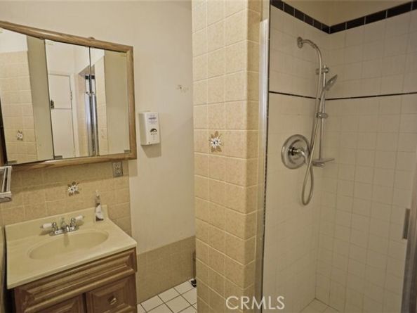 13046 Kelowna, Pacoima (los Angeles) CA 91331