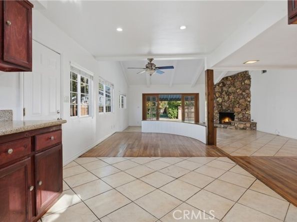 22727 Collins, Woodland Hills (los Angeles) CA 91367