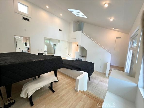 22037 Ybarra, Woodland Hills (los Angeles) CA 91364