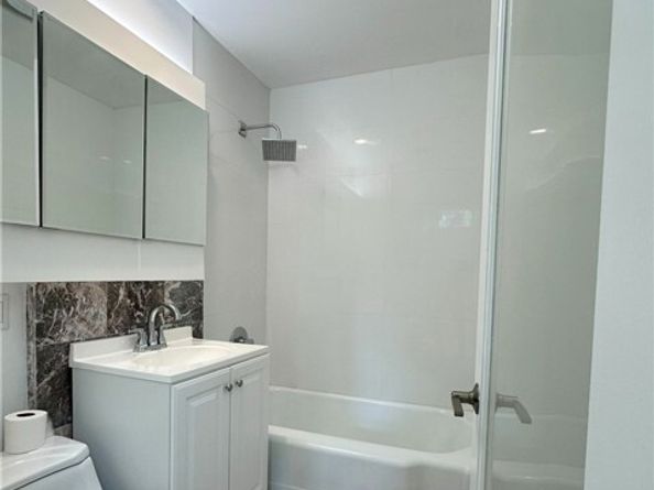 22037 Ybarra, Woodland Hills (los Angeles) CA 91364