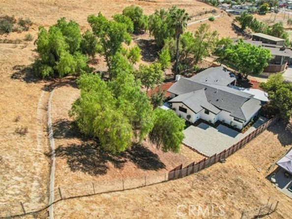 11060 Vanda Way, Burbank CA 91352