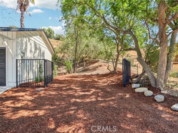 11060 Vanda Way, Burbank CA 91352