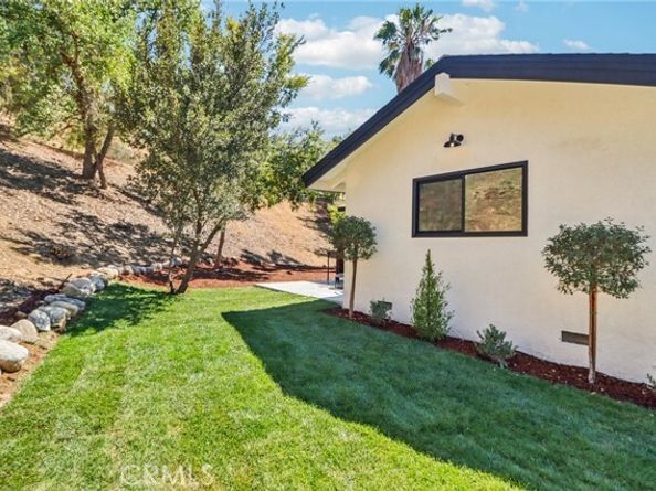 11060 Vanda Way, Burbank CA 91352