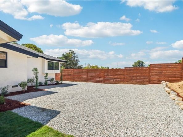 11060 Vanda Way, Burbank CA 91352