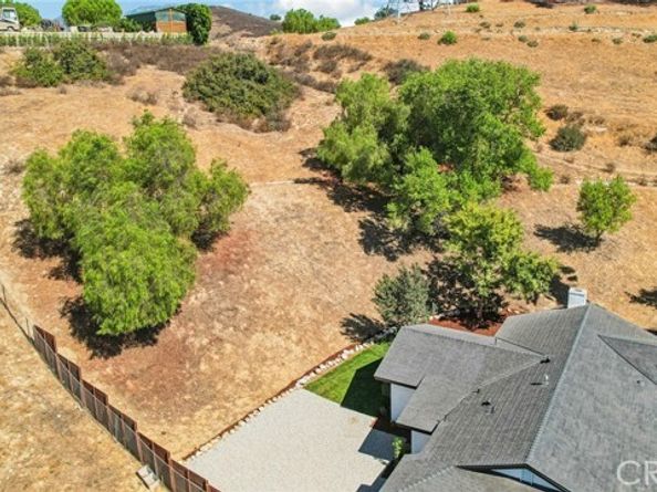11060 Vanda Way, Burbank CA 91352