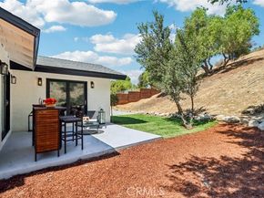 11060 Vanda Way, Burbank CA 91352