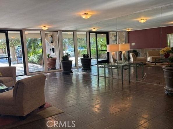 1230 N Sweetzer Avenue 114, West Hollywood CA 90069