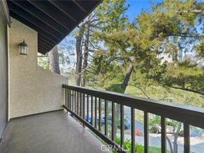 5757 Owensmouth Avenue 20, Woodland Hills (los Angeles) CA 91367