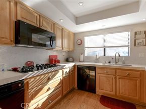 5757 Owensmouth Avenue 20, Woodland Hills (los Angeles) CA 91367