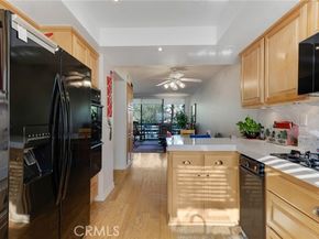 5757 Owensmouth Avenue 20, Woodland Hills (los Angeles) CA 91367