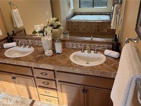 8501 Browns Creek, Canoga Park (los Angeles) CA 91304