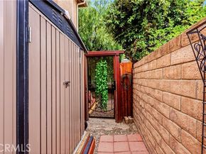 8501 Browns Creek, Canoga Park (los Angeles) CA 91304