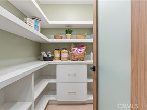 23925 Crosson Drive, Woodland Hills (los Angeles) CA 91367