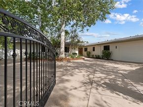 23925 Crosson Drive, Woodland Hills (los Angeles) CA 91367