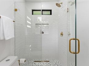 23925 Crosson Drive, Woodland Hills (los Angeles) CA 91367