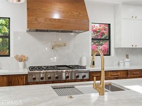 23925 Crosson Drive, Woodland Hills (los Angeles) CA 91367