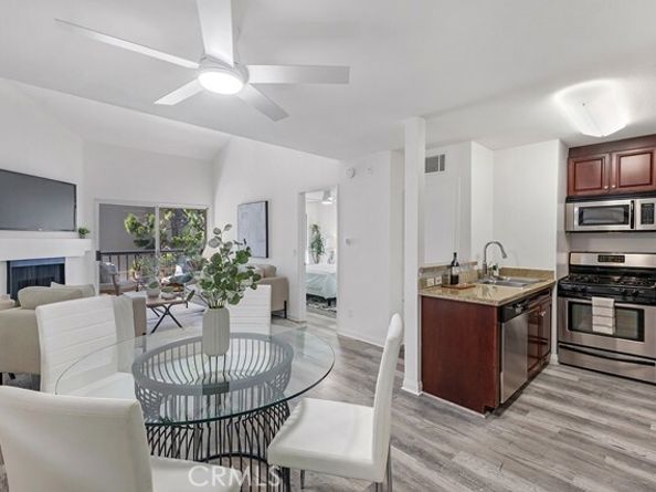 21500 Burbank 316, Woodland Hills (los Angeles) CA 91367