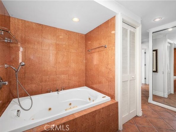 1920 McKinney Way 17A, Seal Beach CA 90740