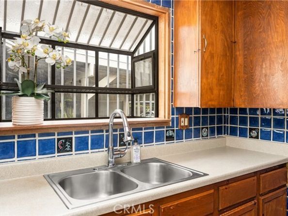 9085 Remick Avenue, Arleta (los Angeles) CA 91331