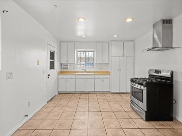 3813 Birch Street, San Diego CA 92113