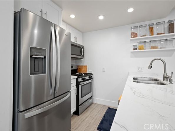 327 Chestnut Avenue 102, Long Beach CA 90802