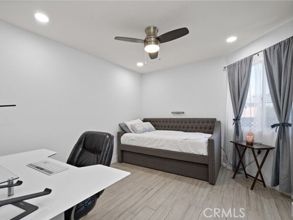 327 Chestnut Avenue 102, Long Beach CA 90802