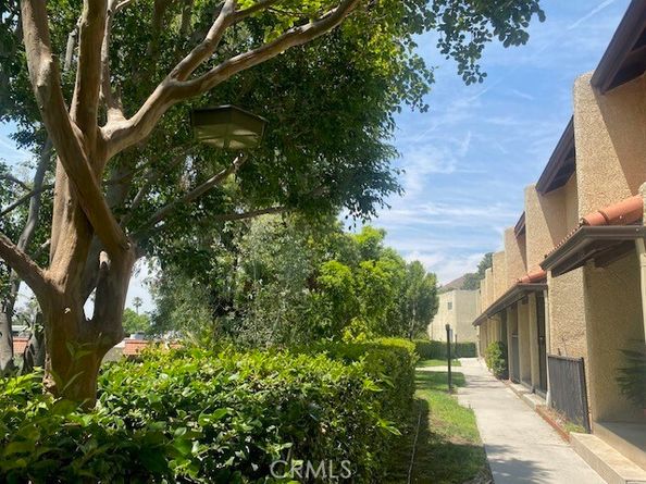 7738 Via Napoli 50, Burbank CA 91504