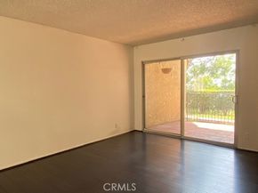 7738 Via Napoli 50, Burbank CA 91504