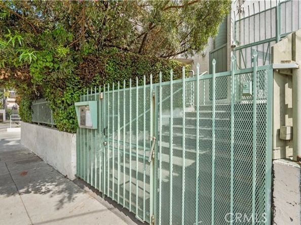 6036 Hazelhurst #C, North Hollywood (los Angeles) CA 91606