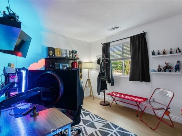 13372 Hyland, Sylmar (los Angeles) CA 91342