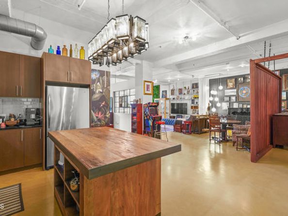 849 S Broadway M11, Los Angeles CA 90014