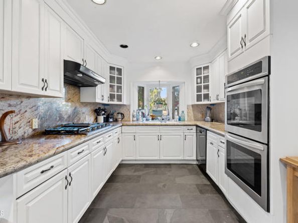 17350 Osborne Street, Northridge (los Angeles) CA 91325