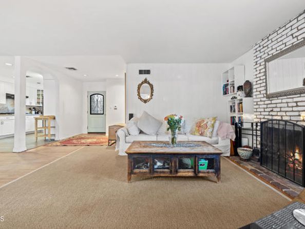 17350 Osborne Street, Northridge (los Angeles) CA 91325