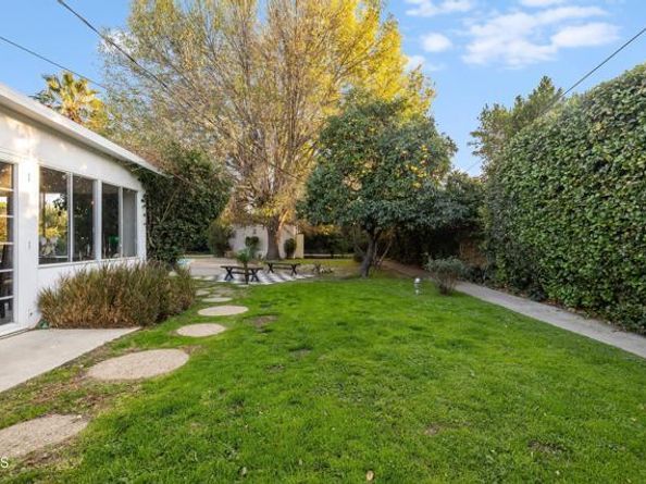 17350 Osborne Street, Northridge (los Angeles) CA 91325