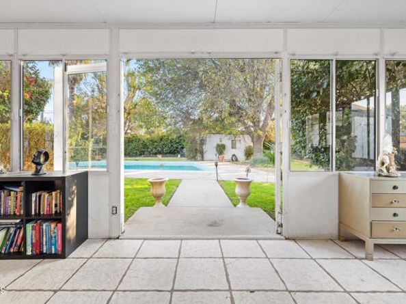 17350 Osborne Street, Northridge (los Angeles) CA 91325