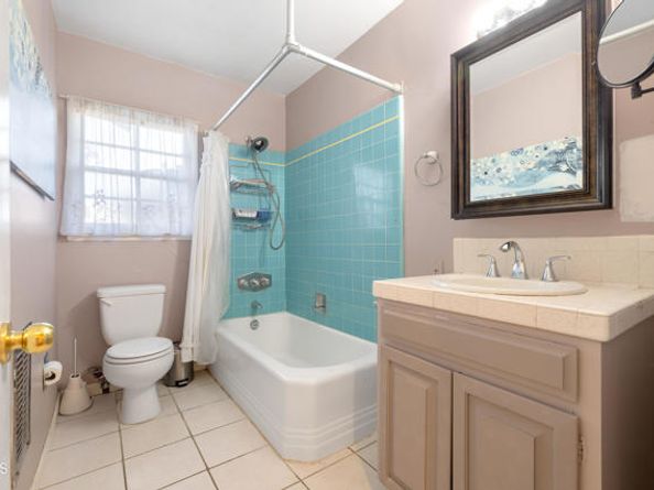17350 Osborne Street, Northridge (los Angeles) CA 91325