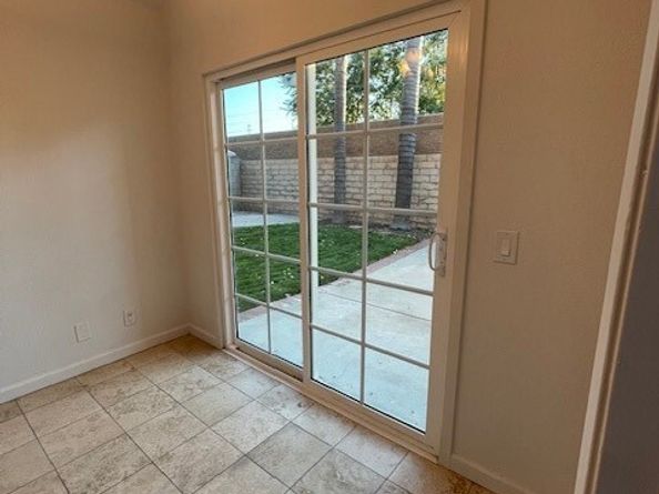 8359 Deering Avenue, Canoga Park (los Angeles) CA 91304